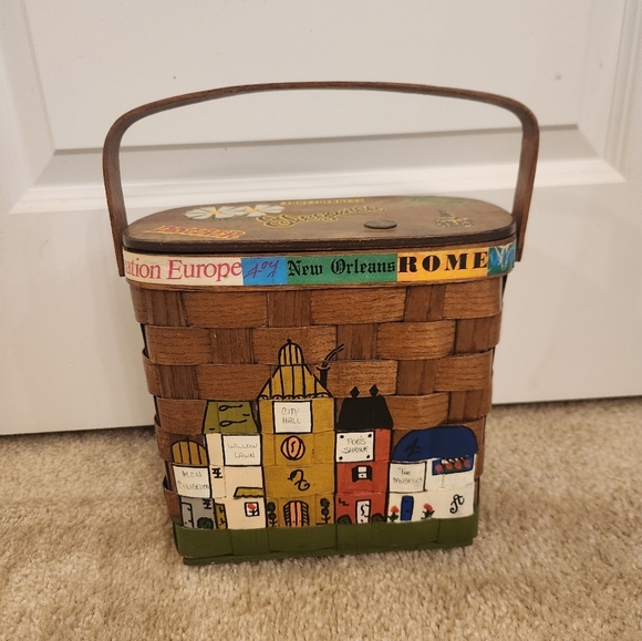 Handbags - Vtg Roundtree Luggage Woven Basket Box Purse Travel Destinations Hand Painted